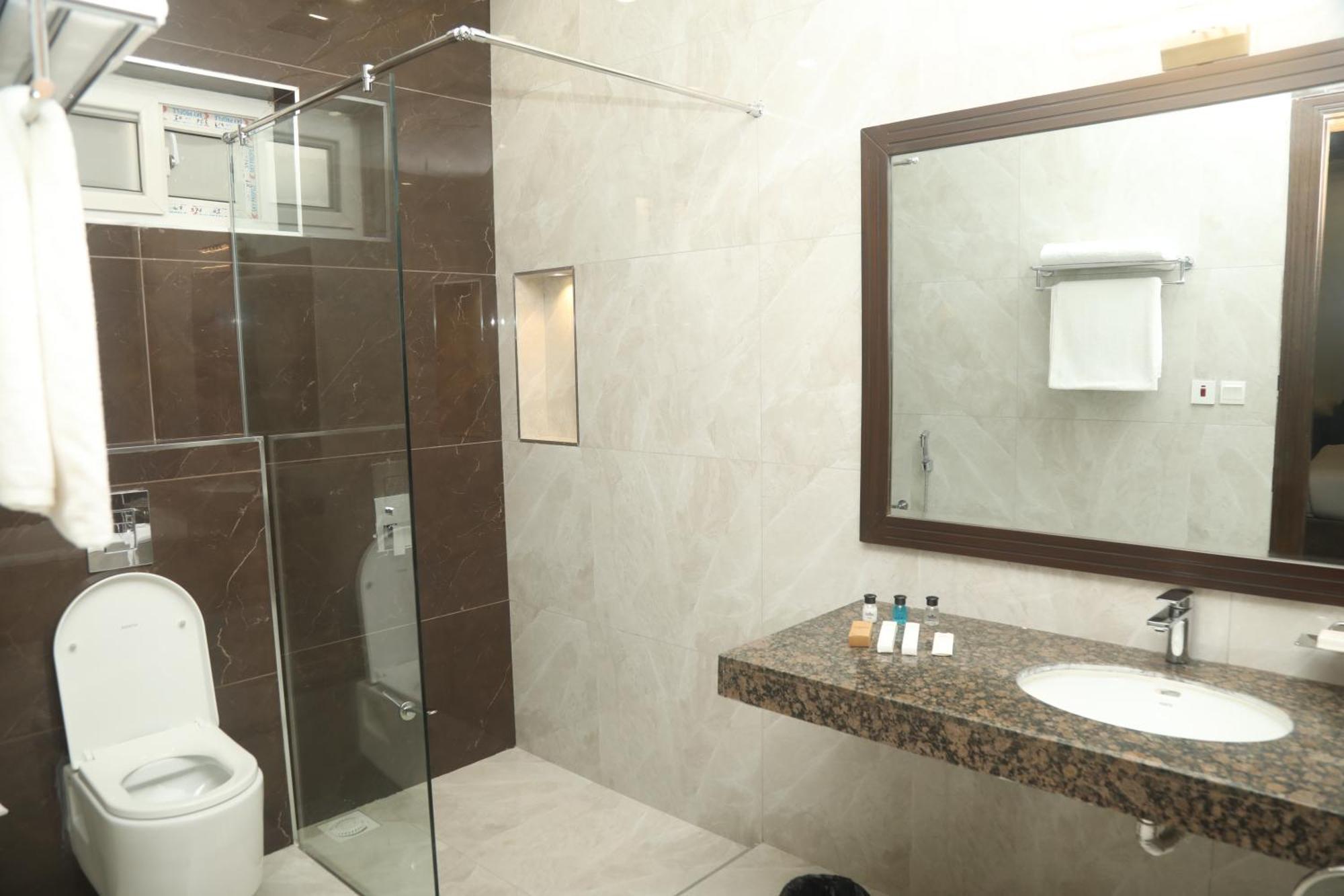 Swarg Hotel Sahiwal ภายนอก รูปภาพ