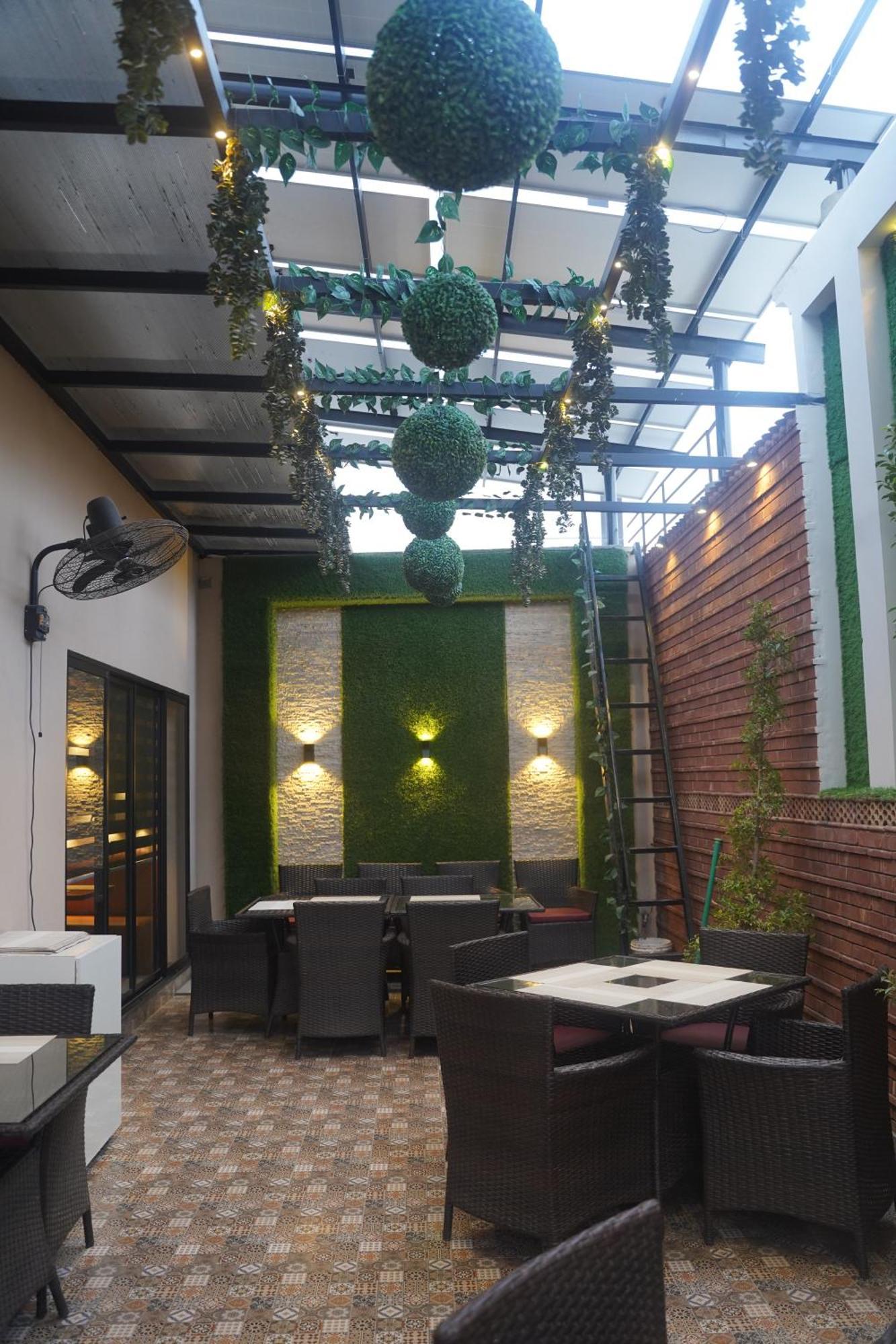 Swarg Hotel Sahiwal ภายนอก รูปภาพ