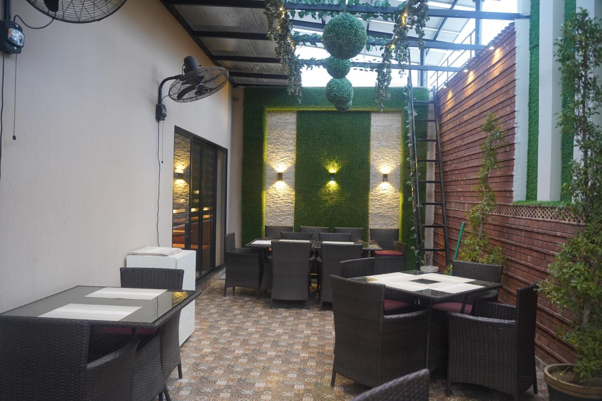 Swarg Hotel Sahiwal ภายนอก รูปภาพ