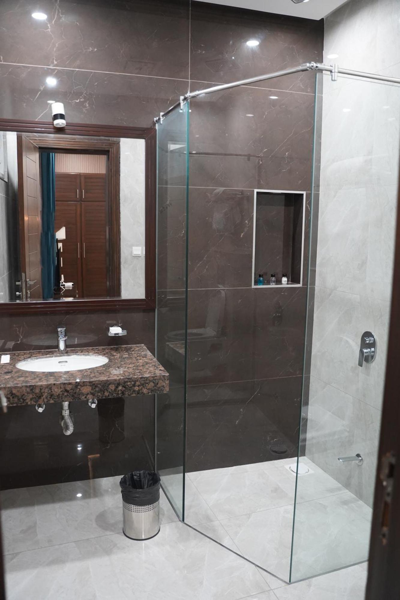 Swarg Hotel Sahiwal ภายนอก รูปภาพ